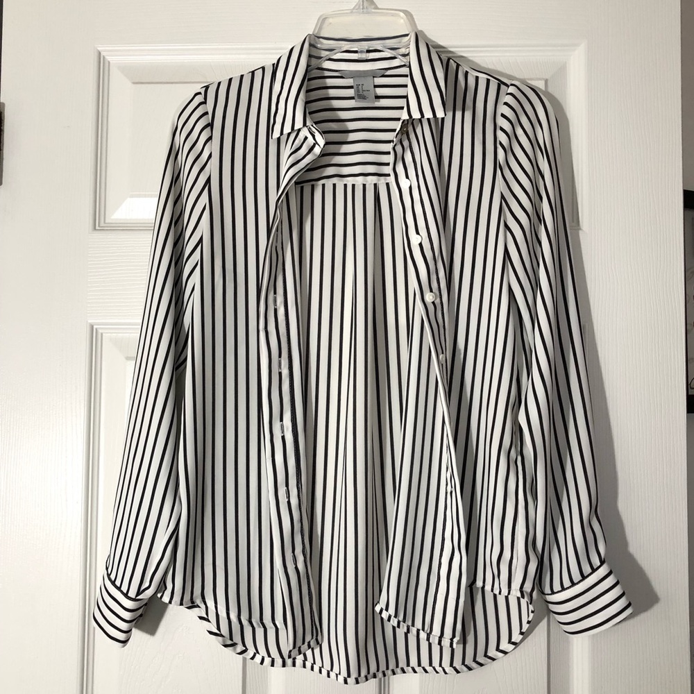 H&M Button down black & white dress shirt